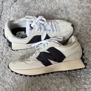 New Balance 327 Sneakers